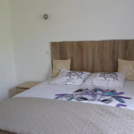 Domaine De L'herbe Sainte Apartment *
