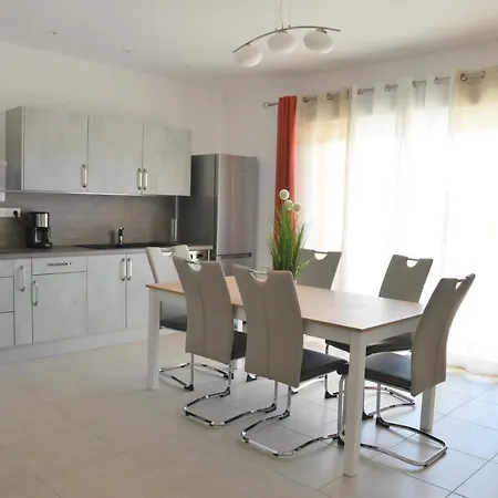 Domaine De L'herbe Sainte Apartment Mirepeisset