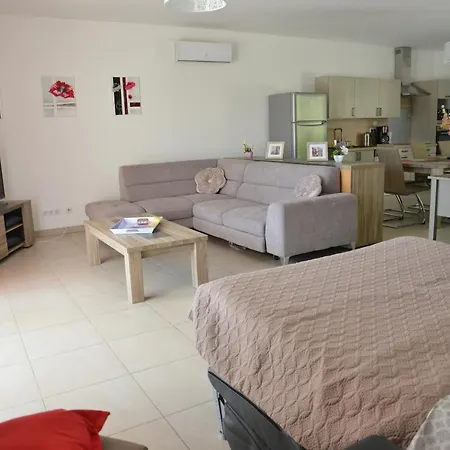 Domaine De L'herbe Sainte Apartment