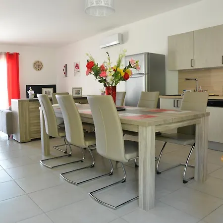 Domaine De L'herbe Sainte Apartment *