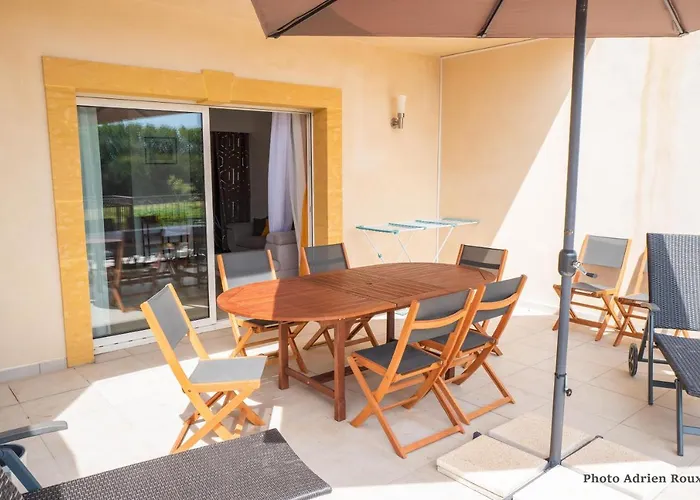 Domaine De L'herbe Sainte Apartament