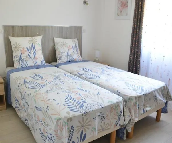 Domaine De L'herbe Sainte Apartament Mirepeisset