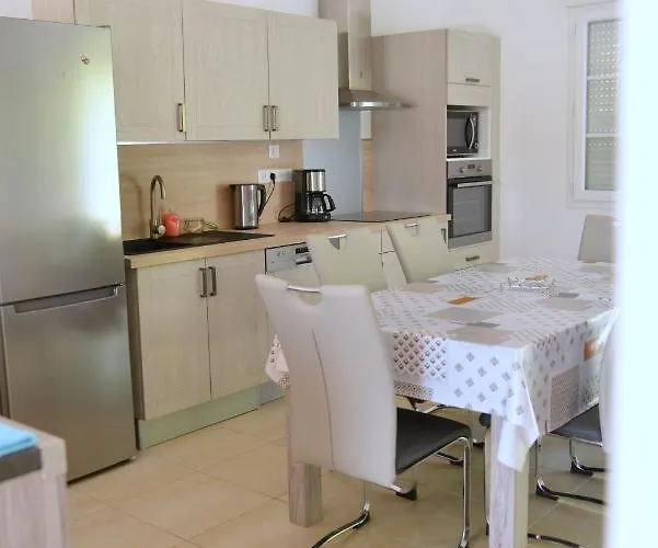 Domaine De L'herbe Sainte Apartament *