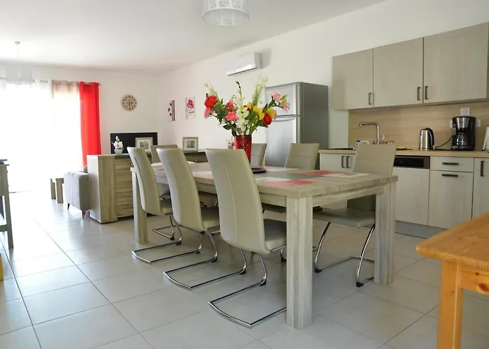 Domaine De L'herbe Sainte Apartament *